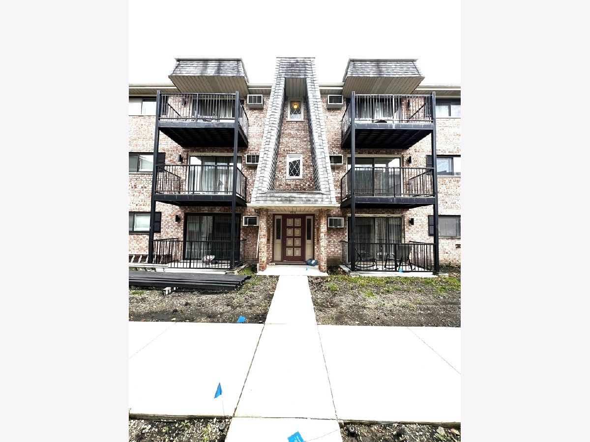 Condominiums Sold Innisbrook Chicago Illinois, 5339 Delphia