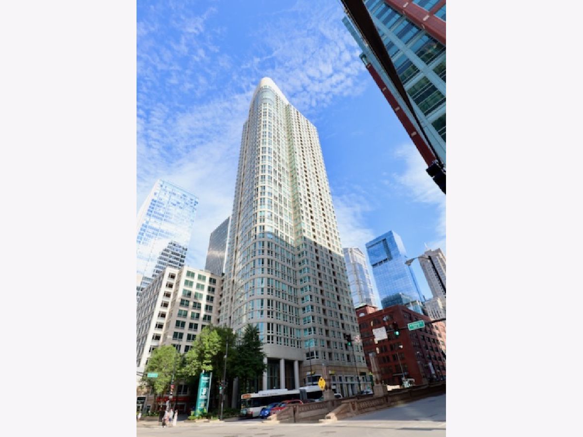 Condominiums Rented Sterling Chicago Illinois, 345 La Salle