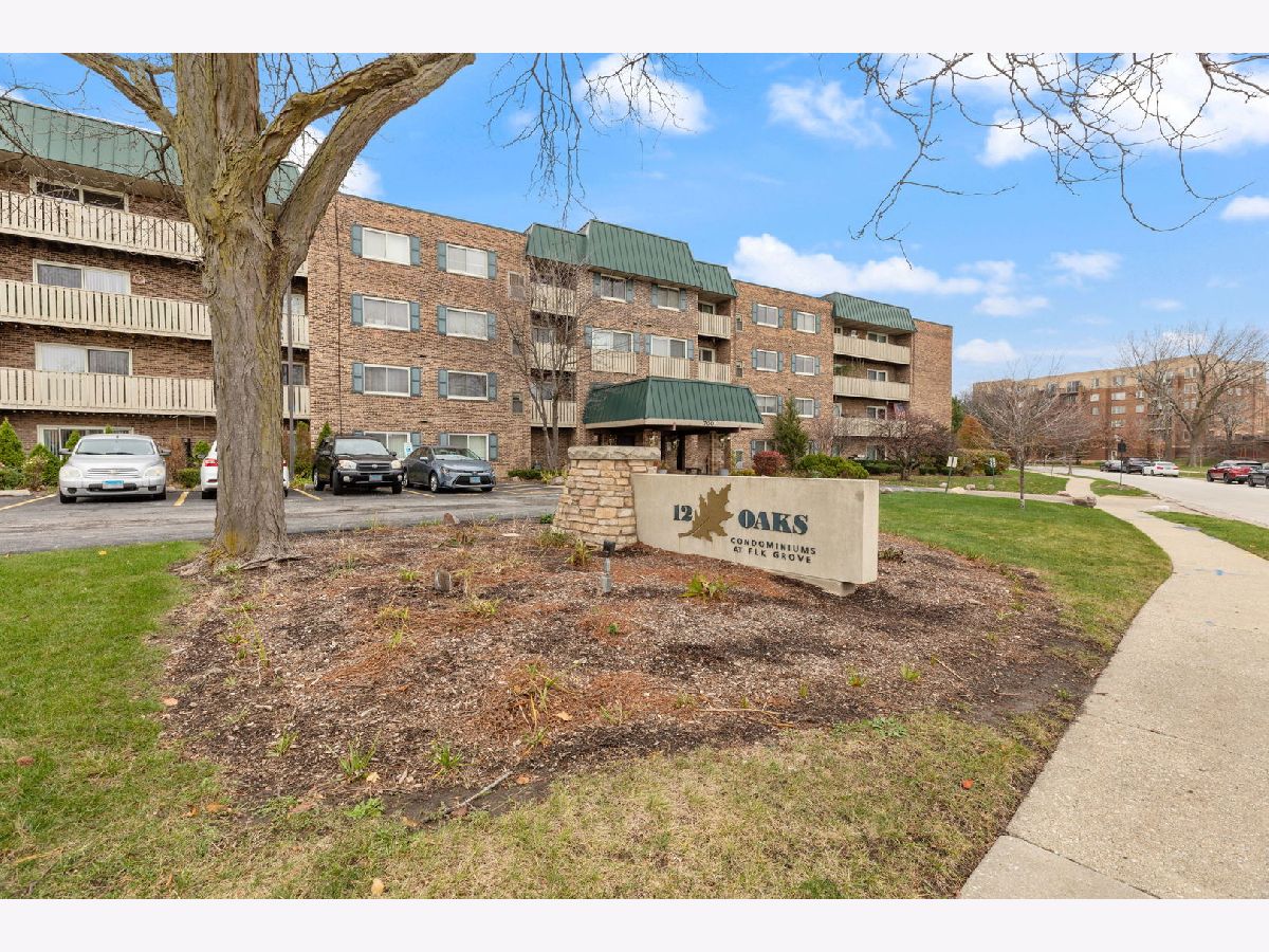 Condominiums Rented 12 Oaks Elk Grove Village Illinois, 700 Perrie