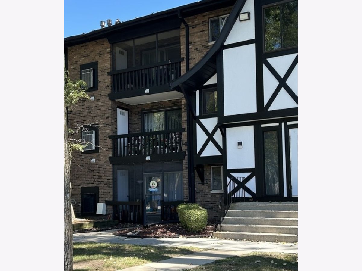 Condominiums Sold Regal Chateau Crestwood Illinois, 13615 Lavergne