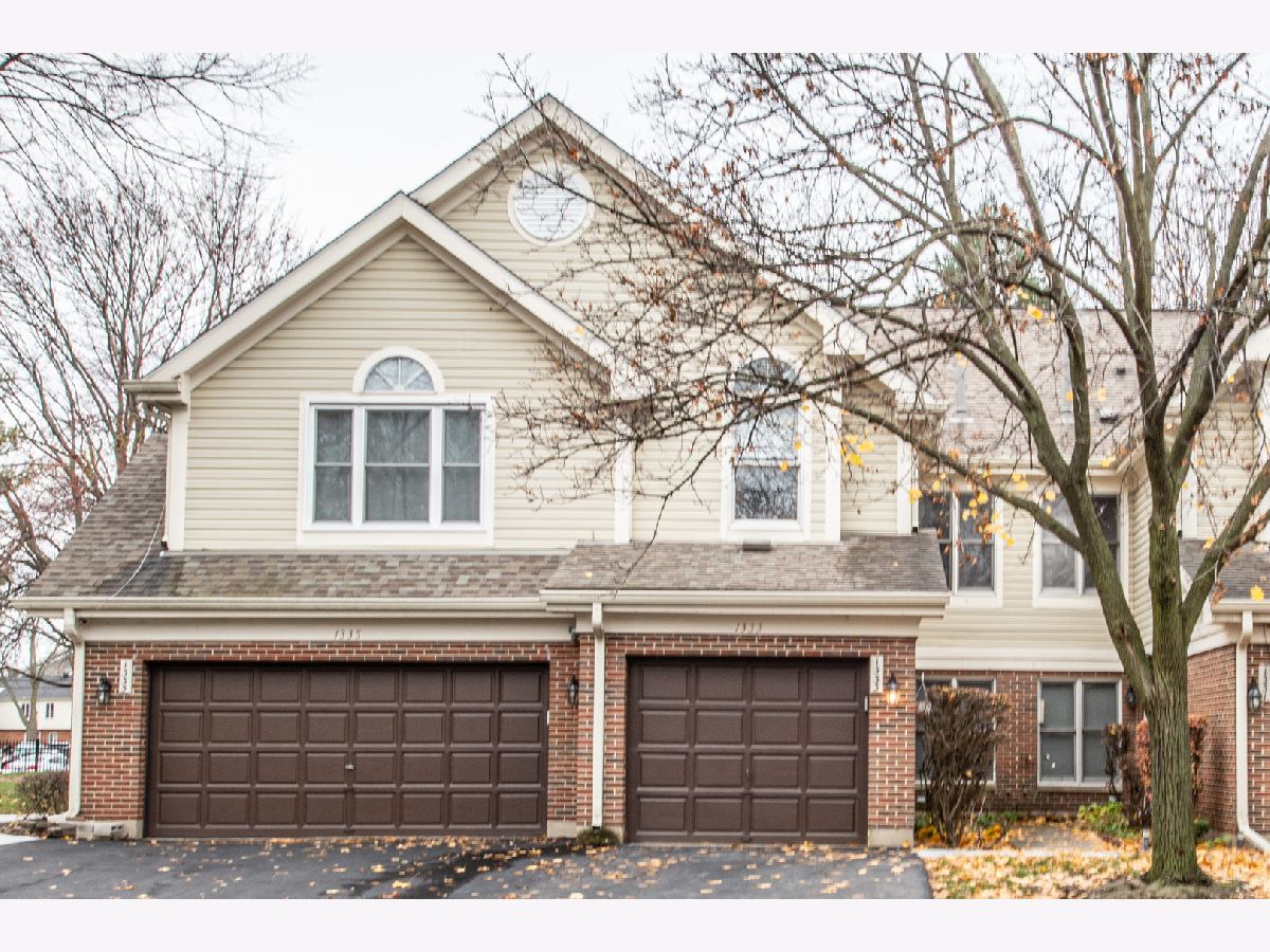 Townhomes & Condos & Homes Sold Surrey Park Arlington Heights Illinois, 1333 Old Wilke