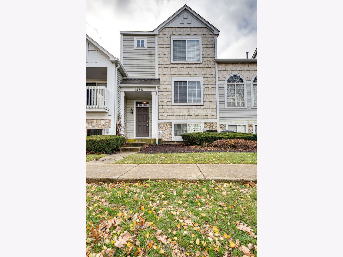 Townhomes Rented Coves Of Harbor Springs Aurora Illinois, 1858 Middlebury