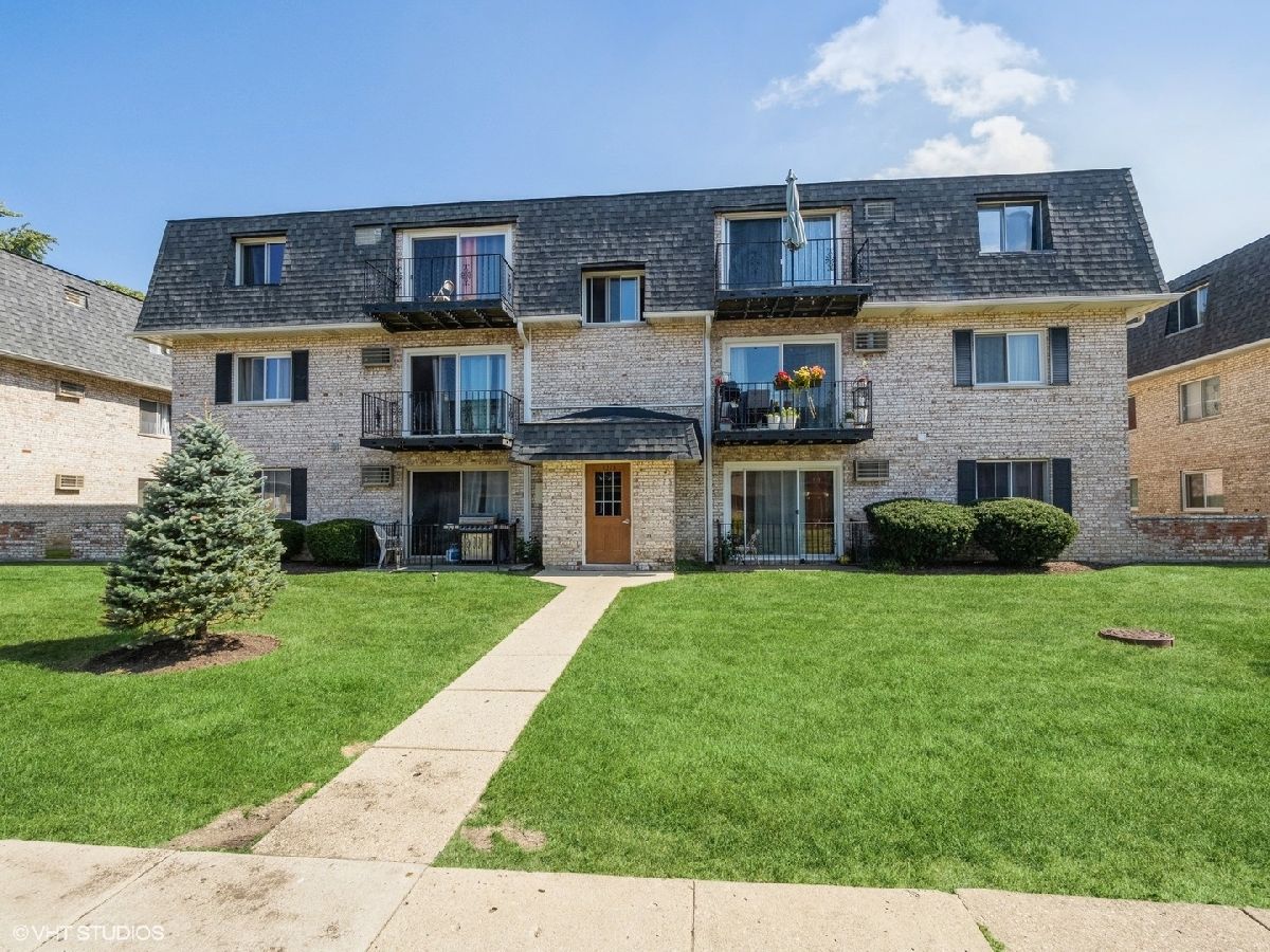 Condominiums Sold Baldwin Court Palatine Illinois, 1313 Baldwin