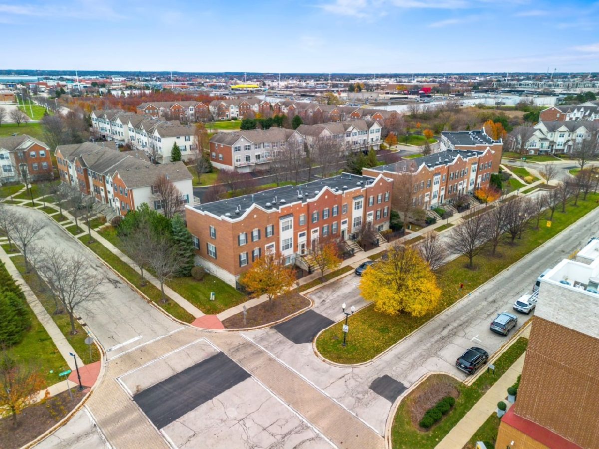 Townhomes & Condos Rented Lehigh Station Aurora Illinois, 753 Station