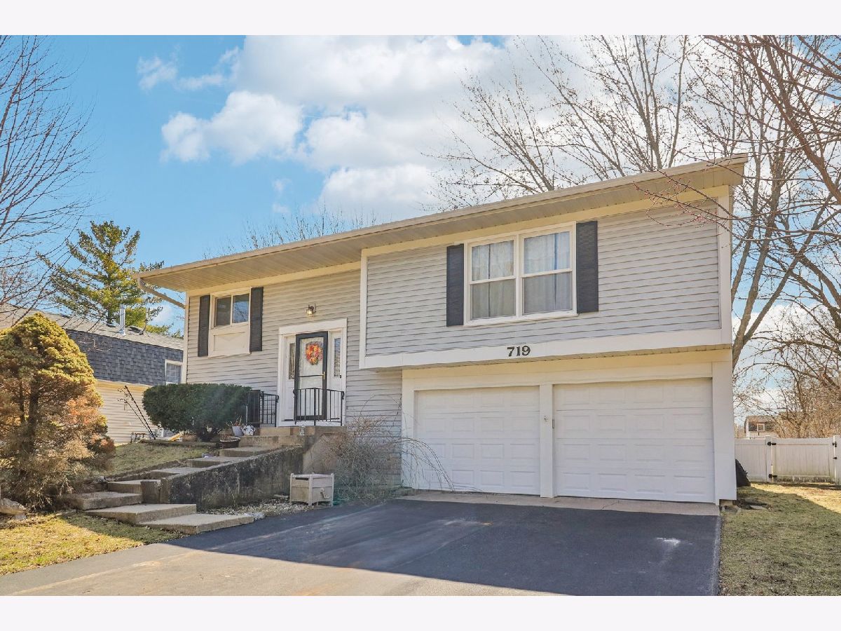 Homes Sold Greenfields Cary Illinois, 719 Manitou