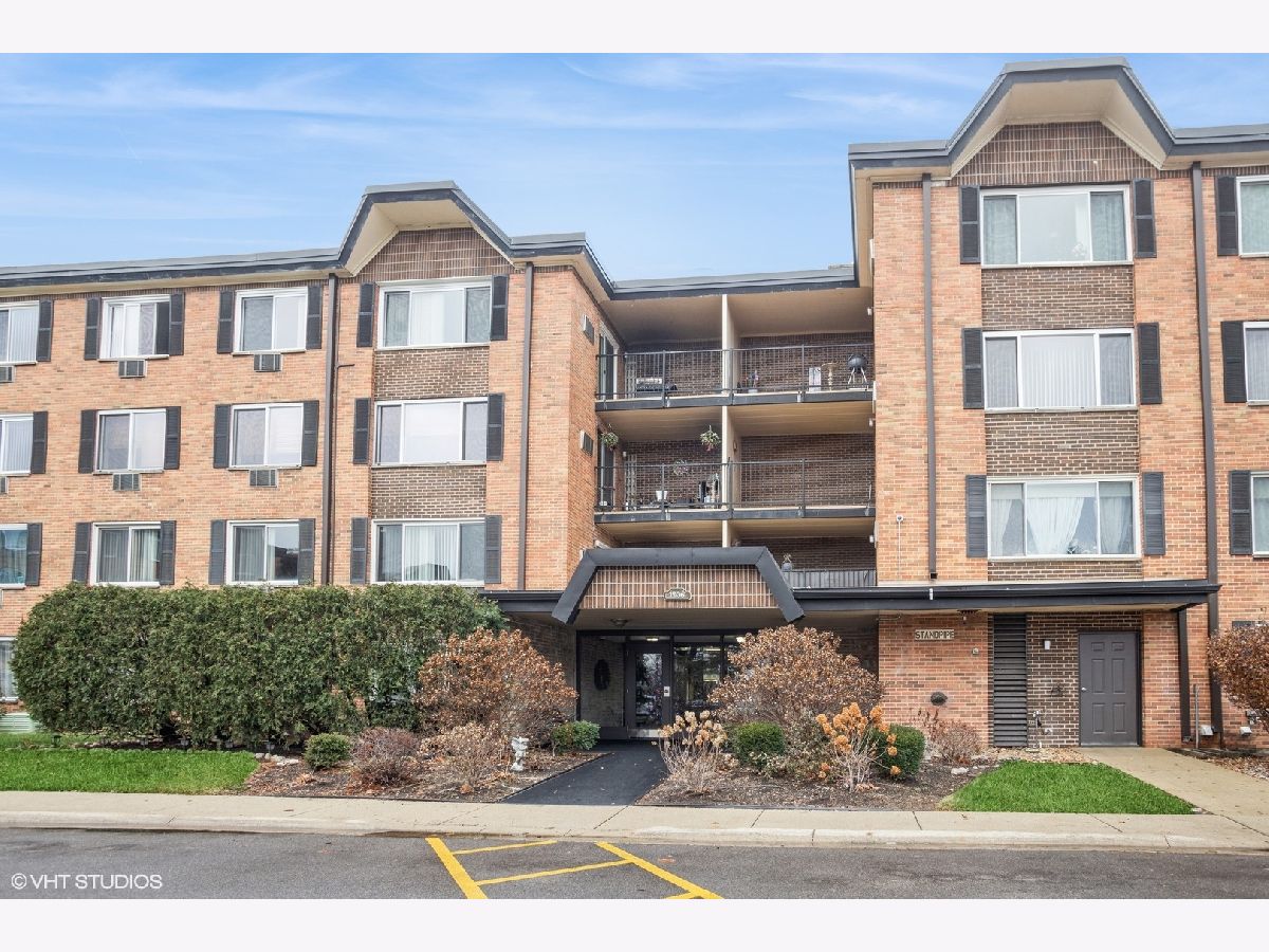 Condominiums Sold Mallard Cove Arlington Heights Illinois, 1206 New Wilke