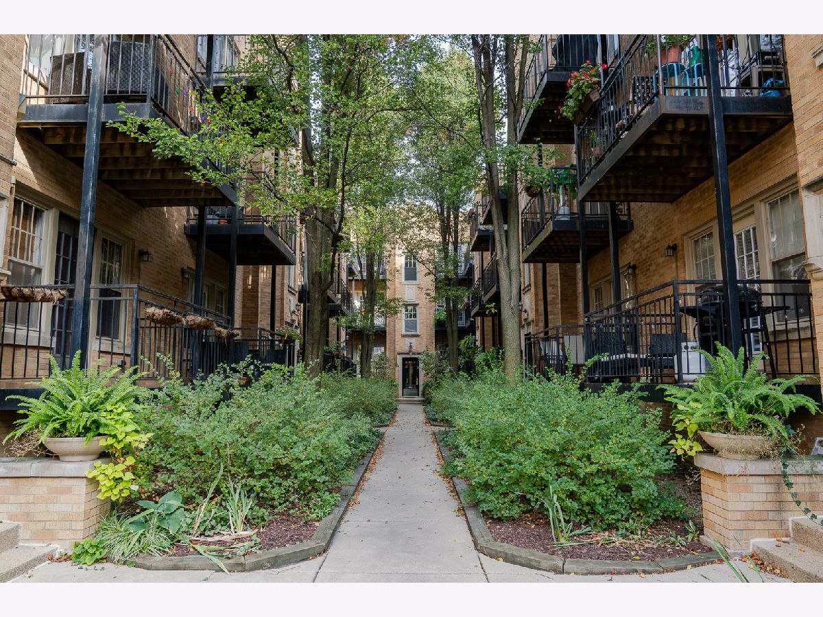 Condominiums Rented Lincoln Park Terrace Chicago Illinois, 2239 Lincoln