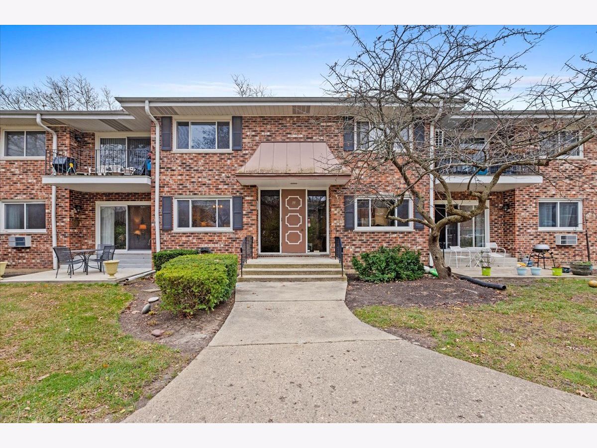 Condominiums Sold Woodglen Glen Ellyn Illinois, 39 Main