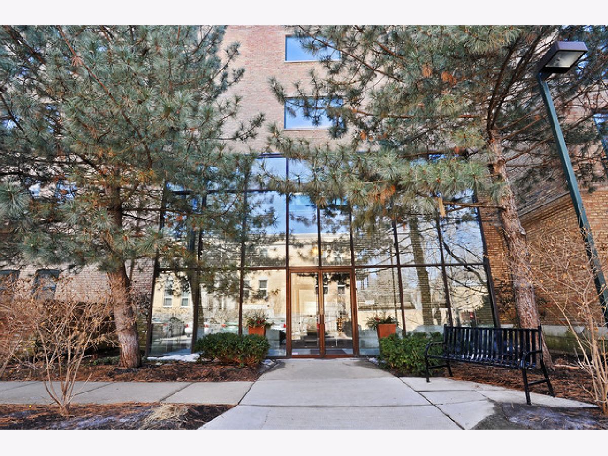 Townhomes Rented Dickens Court Chicago Illinois, 2100 Racine