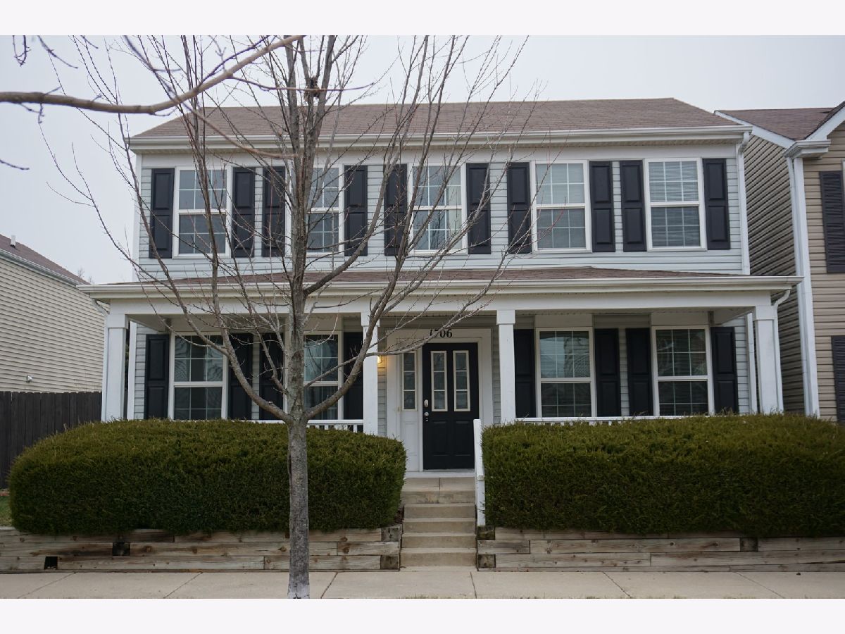 Homes & Townhomes & Condos Rented Hometown Aurora Illinois, 1706 Maple Park