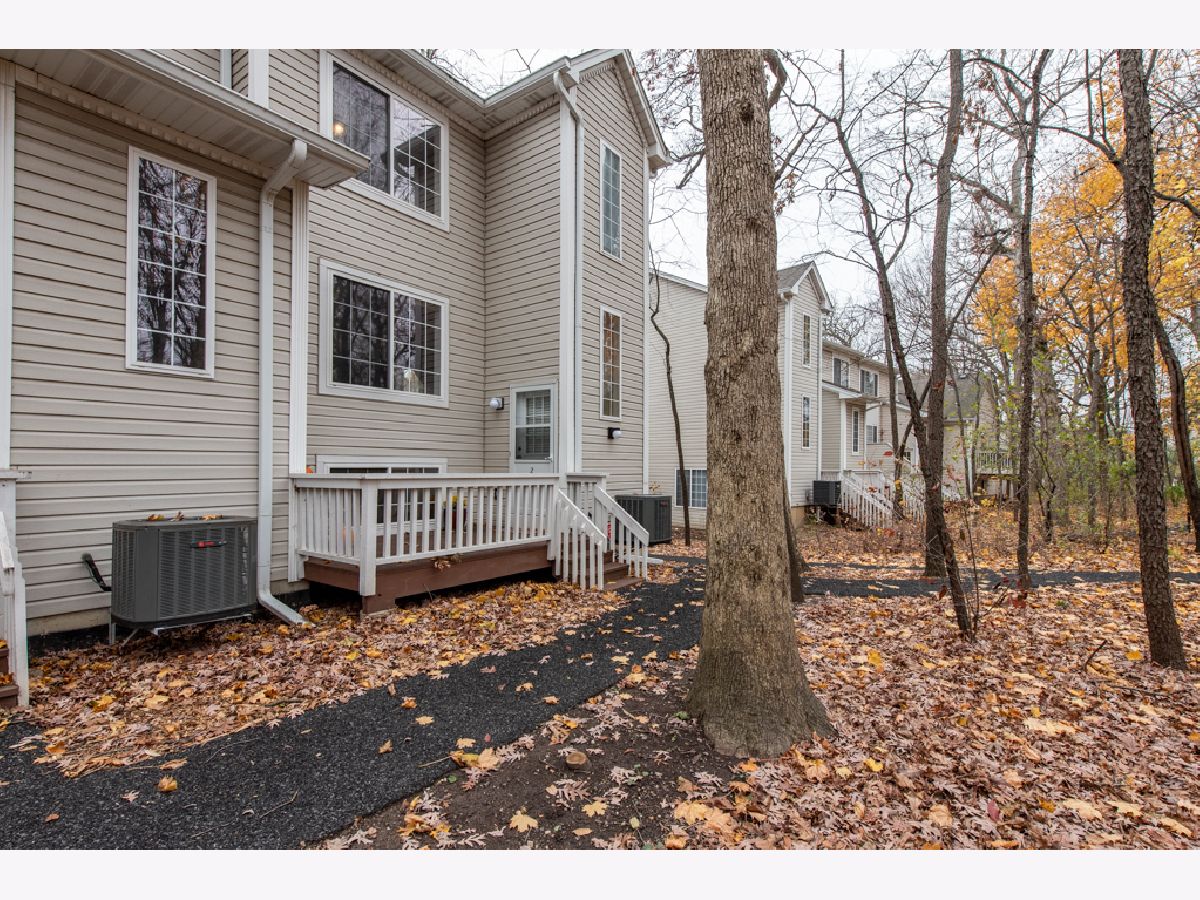 Townhomes & Condos Sold Treehouse In The Woods Round Lake Illinois, 291 Whispering Oaks