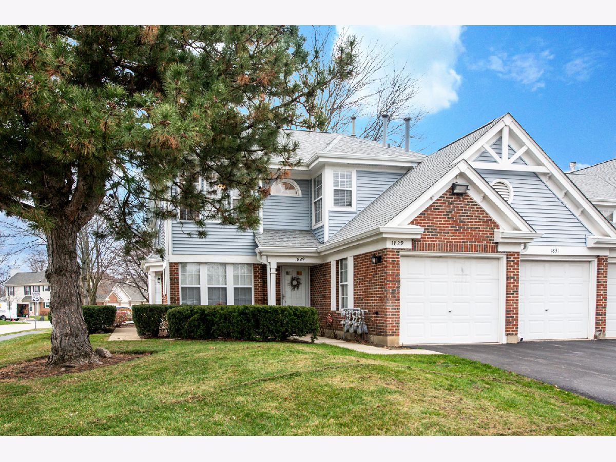 Townhomes & Condos Rented Wildberry Streamwood Illinois, 1829 Quaker Hollow