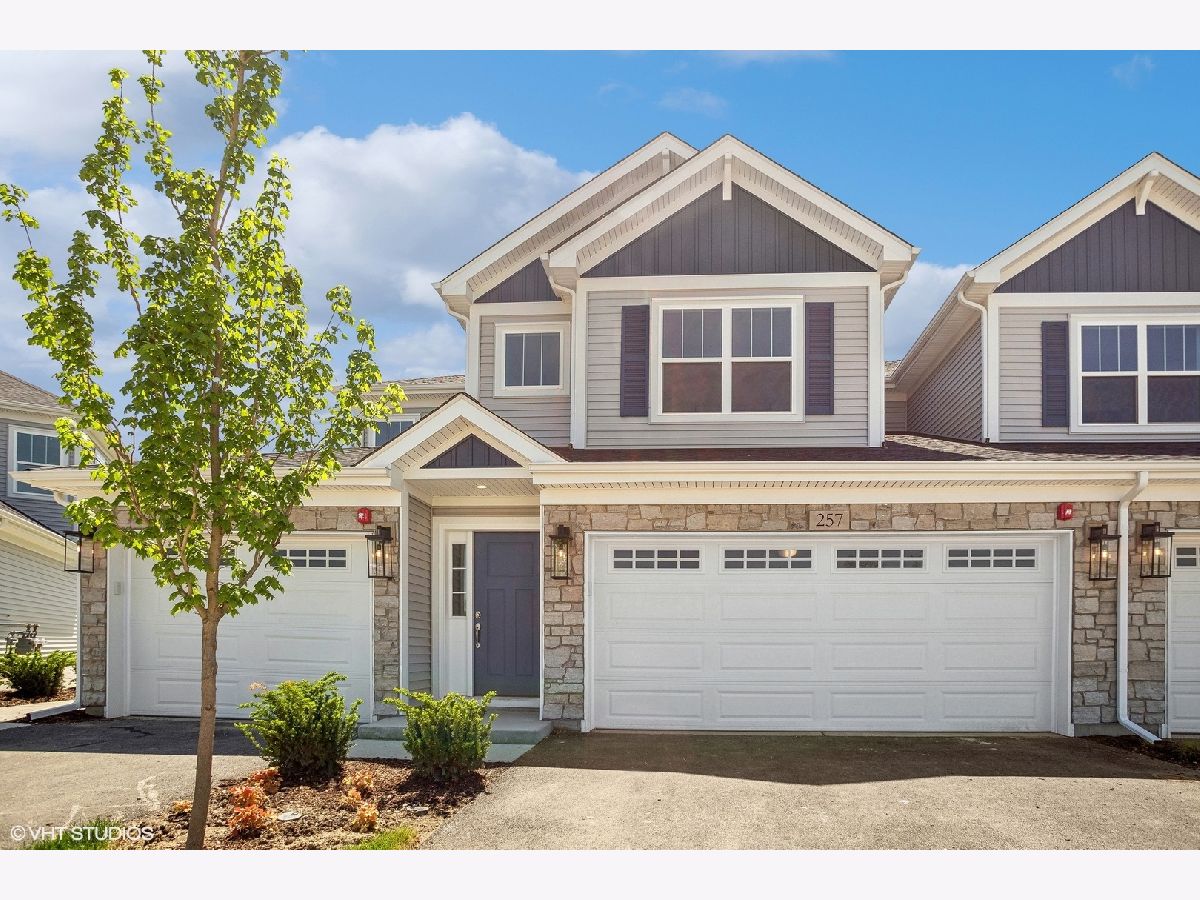 Homes & Condominiums Sold Mill Creek Addison Illinois, 307 Masters