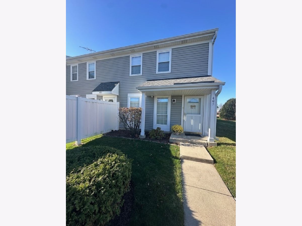Homes & Condos & Townhomes Rented Waterbury Roselle Illinois, 405 Chelsea Cove