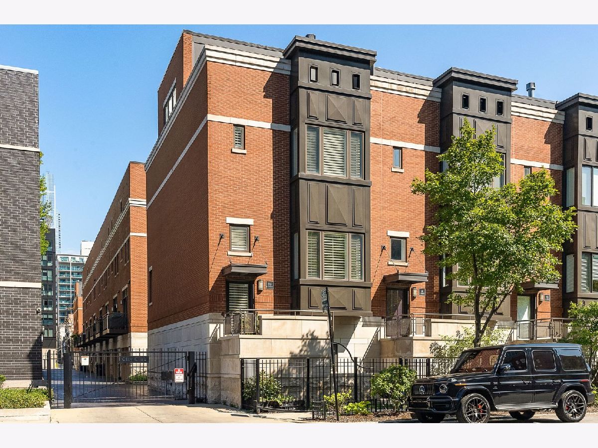 Townhomes & Homes Sold City Club Chicago Illinois, 743 Kingsbury