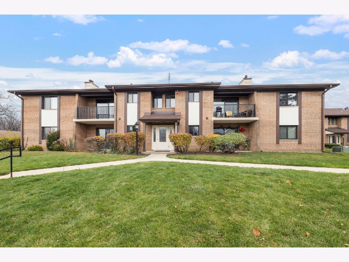 Condominiums Sold Piers Ii Woodridge Illinois, 2225 Wharf