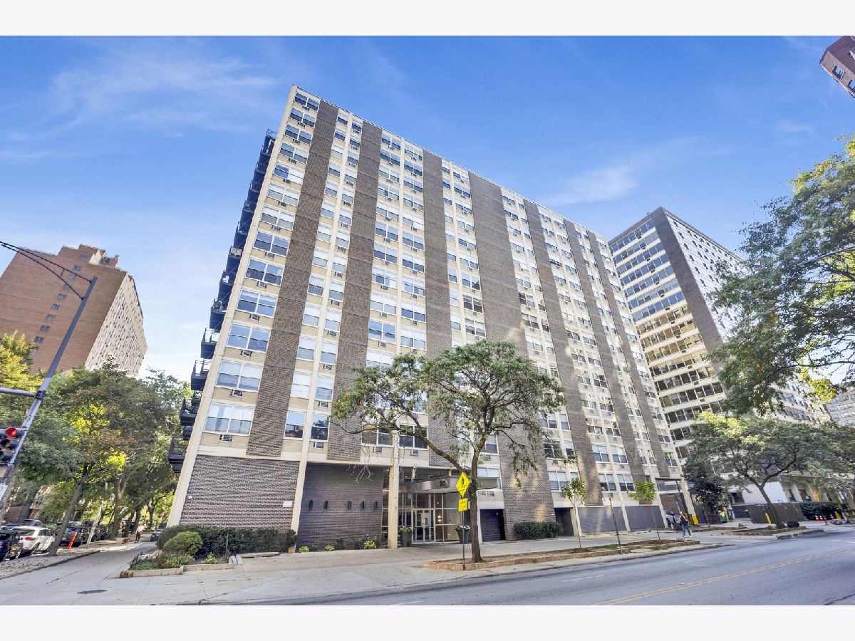 Condos & Townhomes Rented 3033 Sheridan Chicago Illinois, 3033 Sheridan