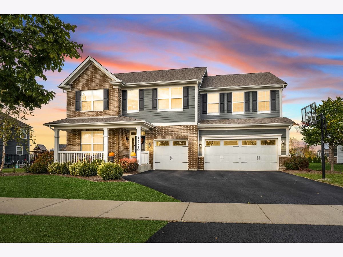 Homes Sold Kettering Estates Lemont Illinois, 13710 Buchanan