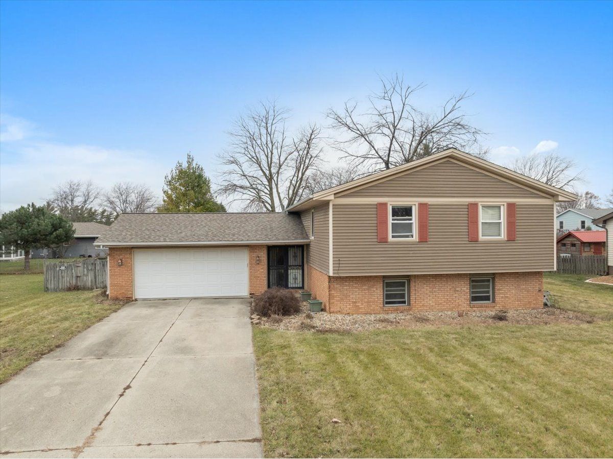 Homes & Condos & Townhomes Sold University Park Normal Illinois, 305 Bone