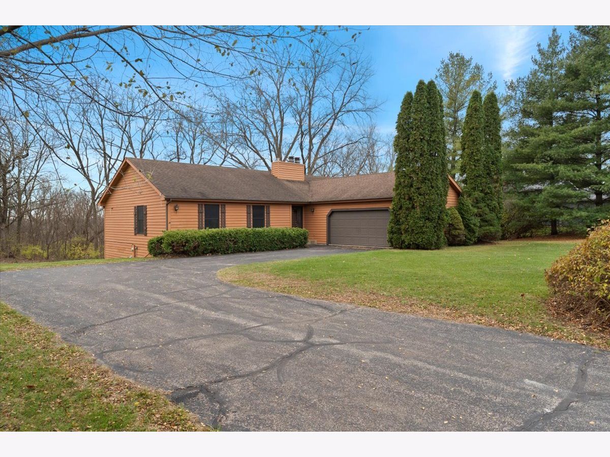 Homes Sold Oak Valley Hills Spring Grove Illinois, 2407 Elk