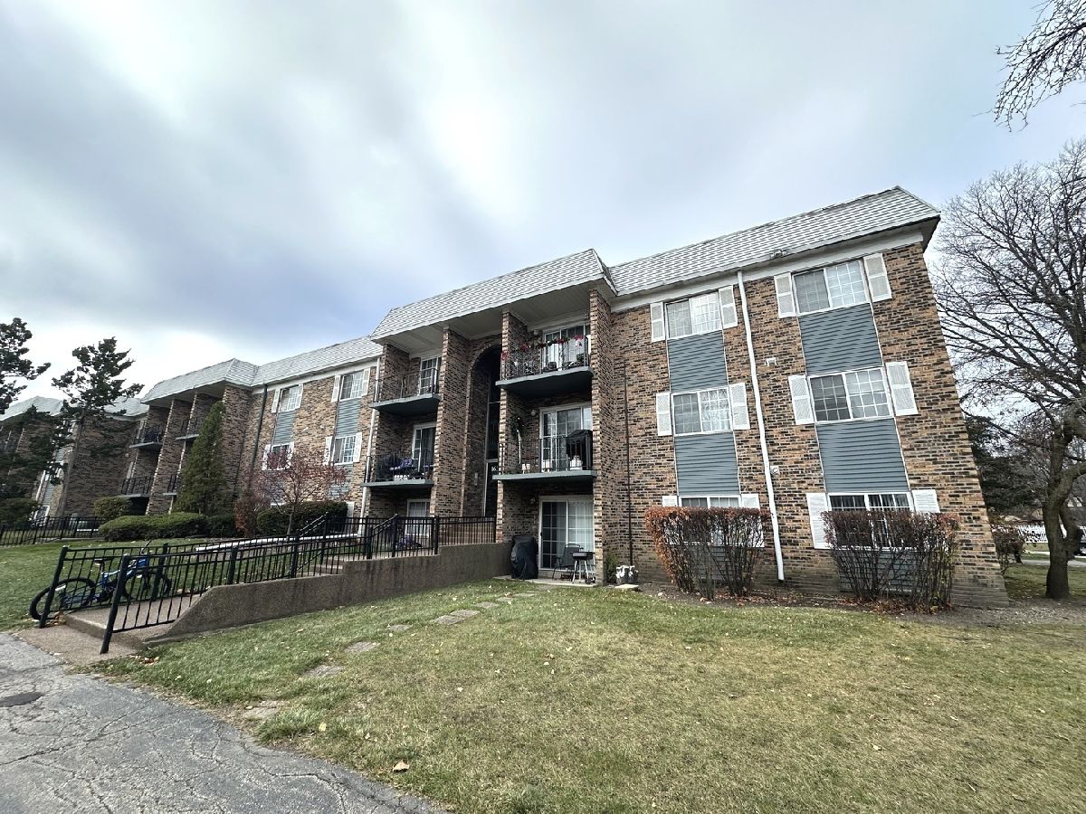 Condominiums Sold Arlington Glen Arlington Heights Illinois, 1633 Windsor