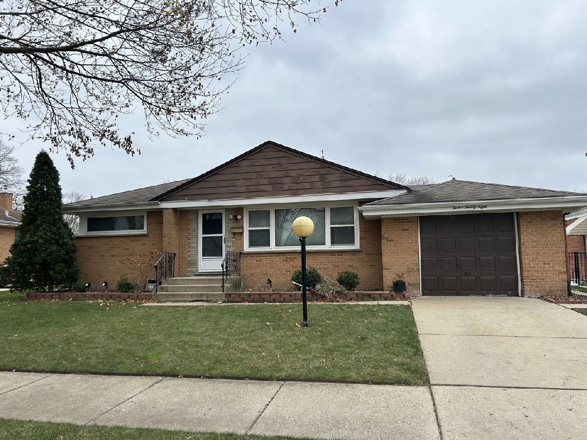 Homes Rented Blackhawk Manor Elgin Illinois, 1228 Iroquois