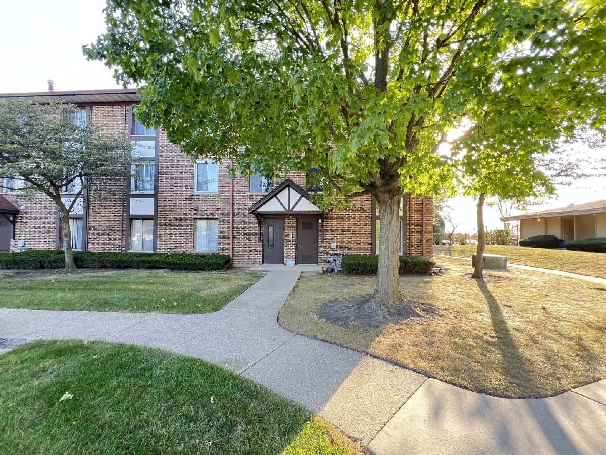 Townhomes & Condos & Homes Rented New Century Town Vernon Hills Illinois, 6 Crestview