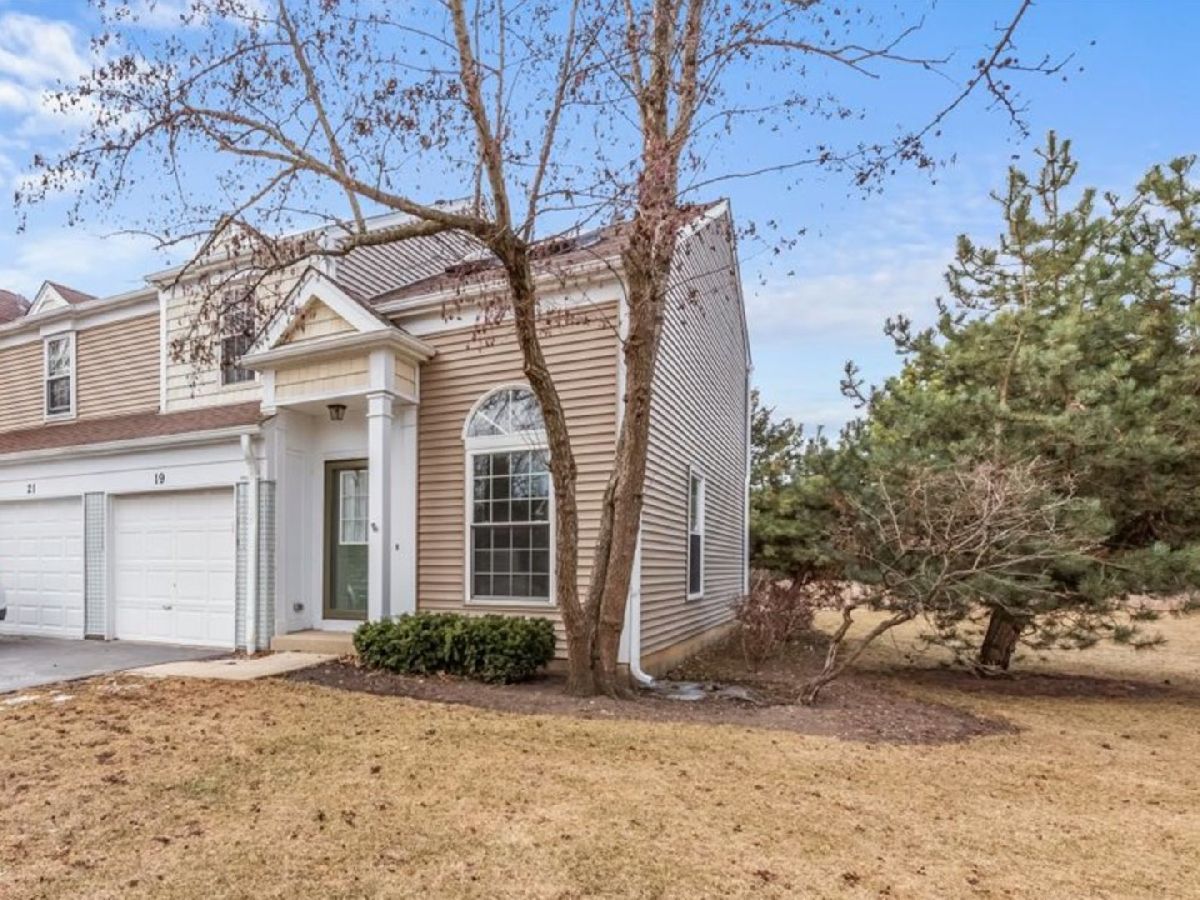 Townhomes Sold Tiffany Place Streamwood Illinois, 19 Shag Bark