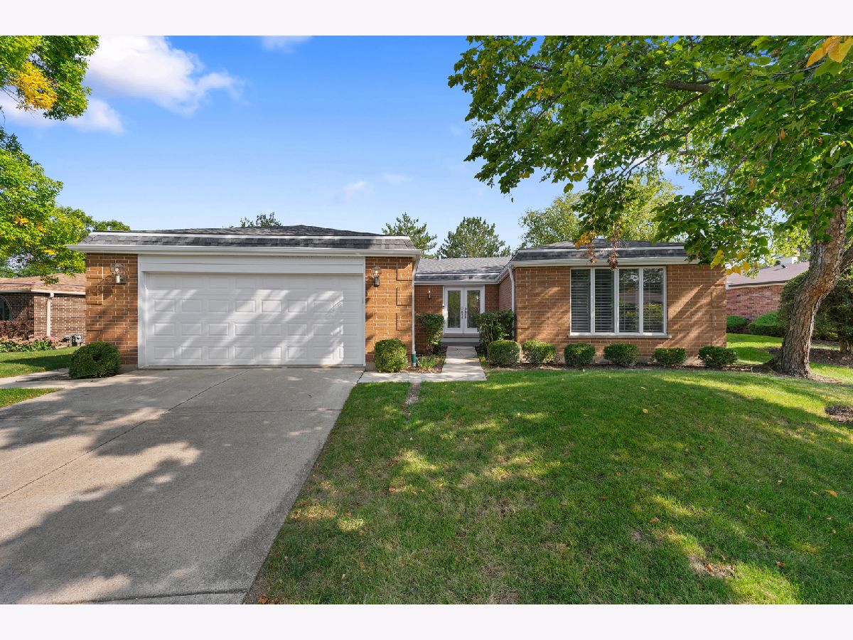 Homes & Condos & Townhomes Sold Villas North Northbrook Illinois, 318 Basswood