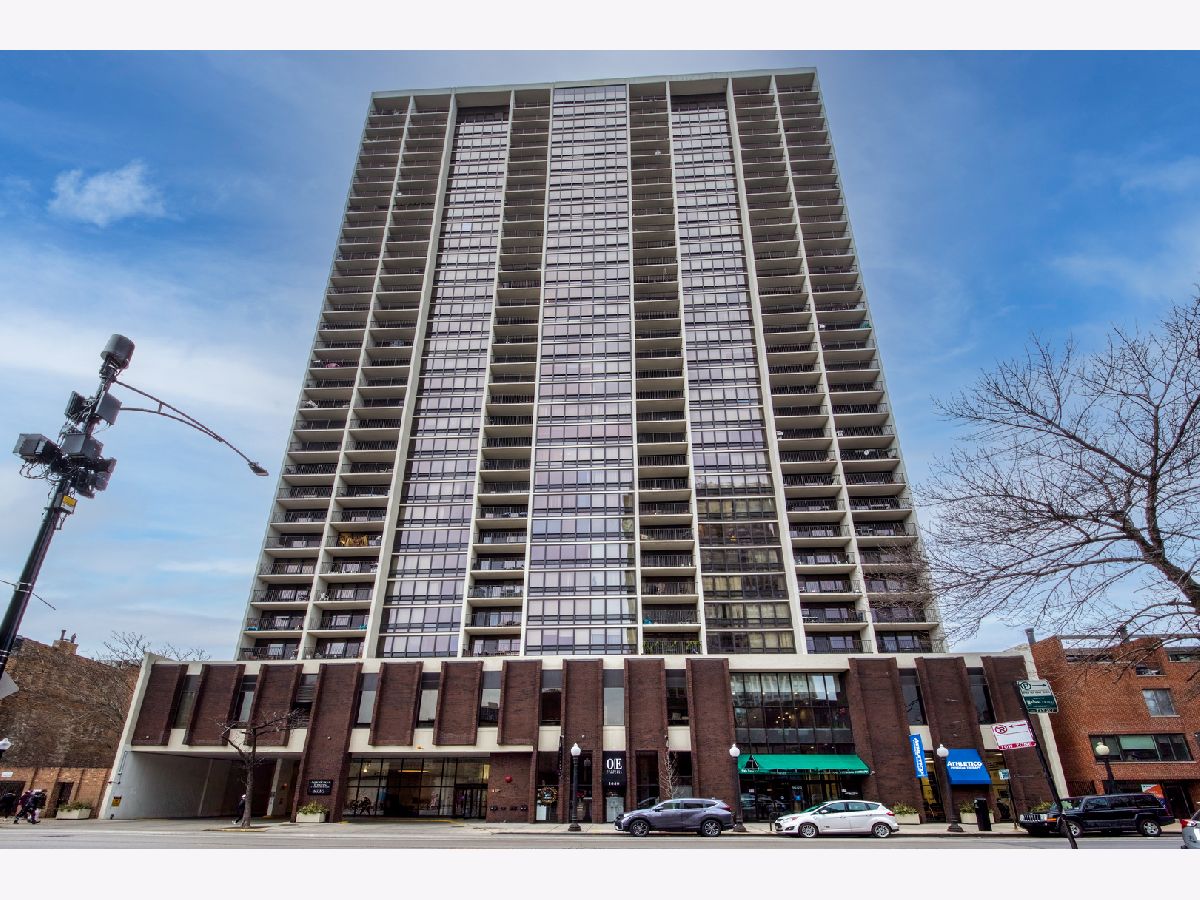 Condominiums Rented Americana Towers Chicago Illinois, 1636 Wells