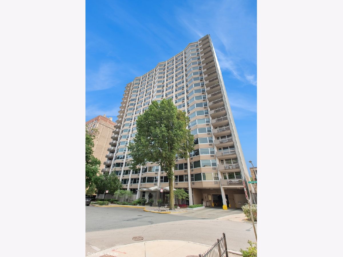 Condominiums Sold 555 Cornelia Condos Chicago Illinois, 555 Cornelia