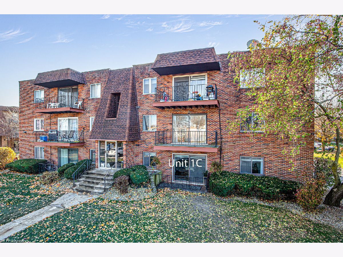Condominiums Sold Carriage Lane Crestwood Illinois, 5704 128th