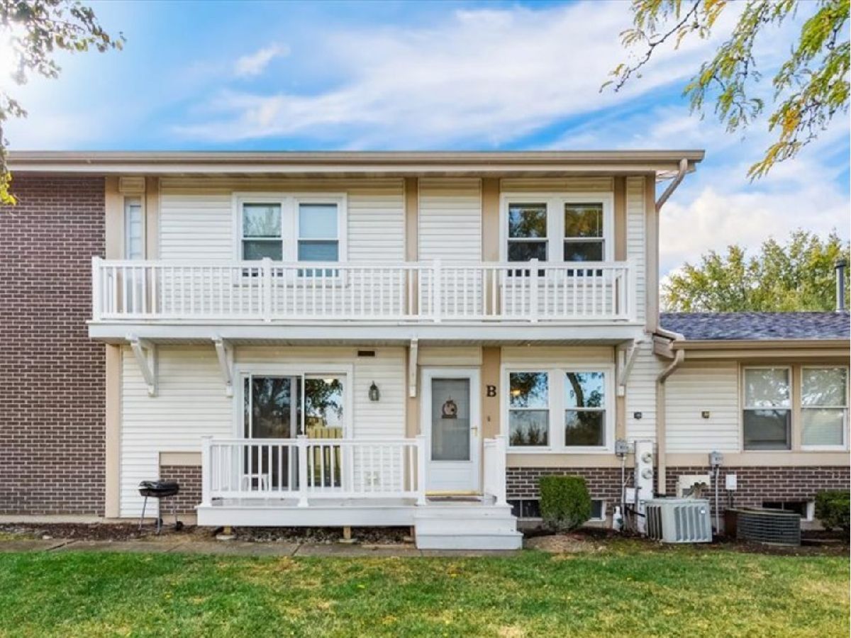Townhomes & Condos Rented Country Fours Bloomingdale Illinois, 306 Northwestern
