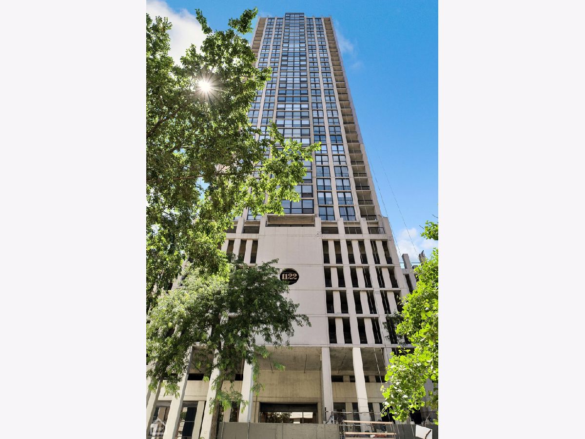 Condominiums Rented Elm At Clark Condos Chicago Illinois, 1122 Clark