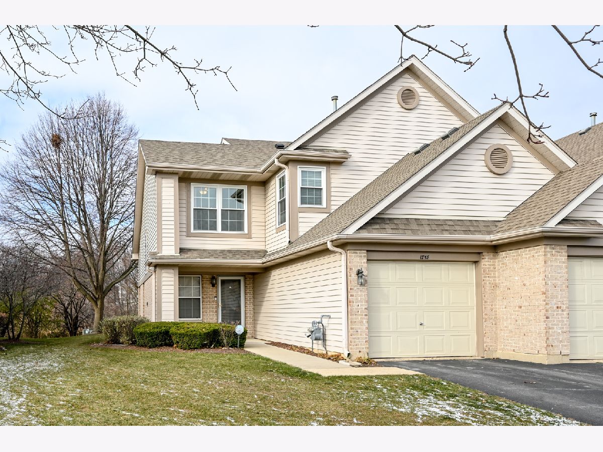 Townhomes & Condos Sold Briar Pointe Schaumburg Illinois, 1758 Nature