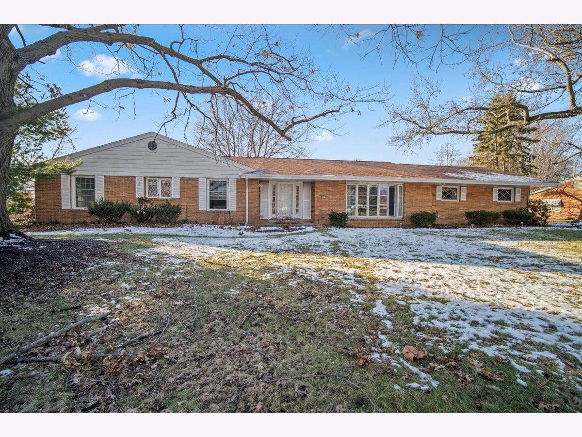 Homes & Condos & Townhomes Sold Town & Country Bloomington Illinois, 905 Mercer