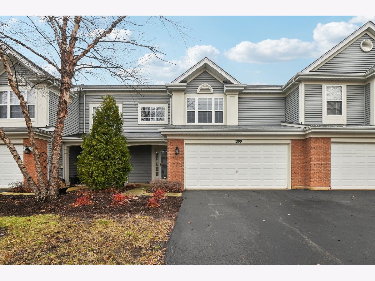 Homes & Townhomes Sold Foxmoor Montgomery Illinois, 1809 Waverly