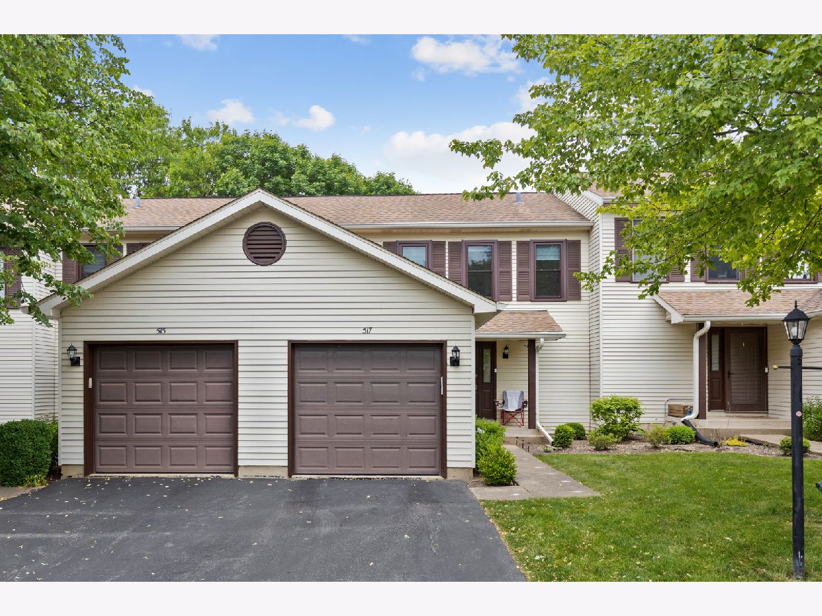 Townhomes Rented Creekside Villas Palatine Illinois, 517 Villa Circle