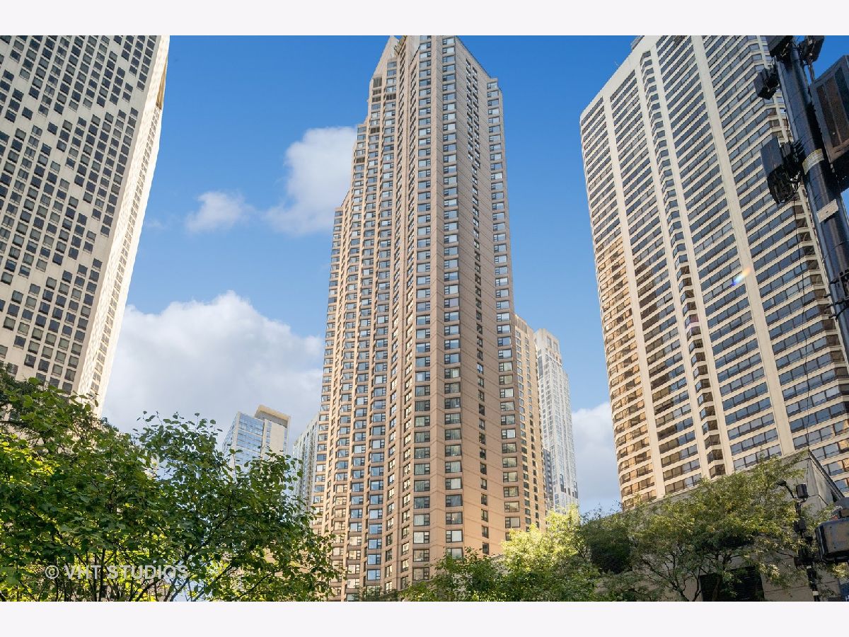 Condos & Townhomes Sold Streeterville Chicago Illinois, 401 Ontario
