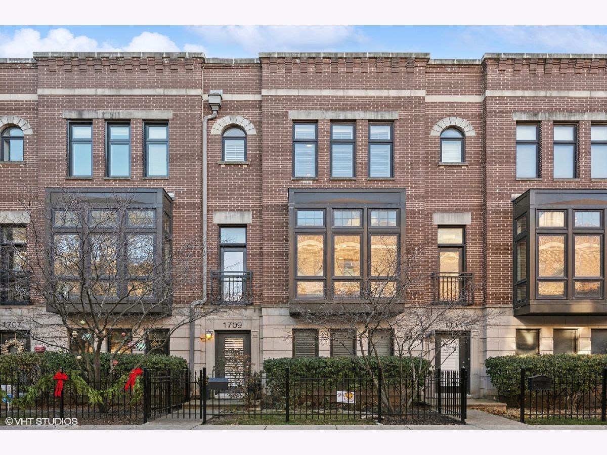 Townhomes & Condos & Homes Sold Columbia Place Chicago Illinois, 1709 Surf