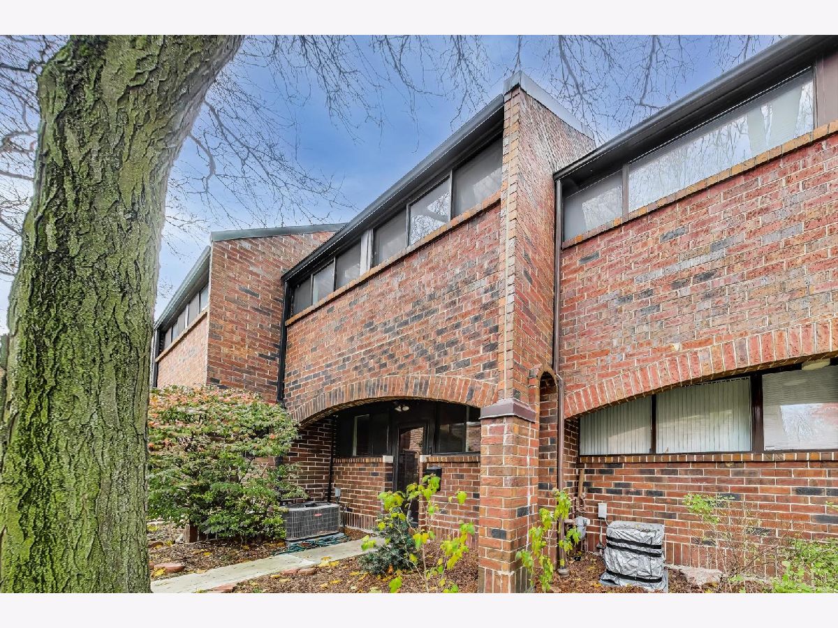 Townhomes Sold Garden Courts Chicago Illinois, 812 May