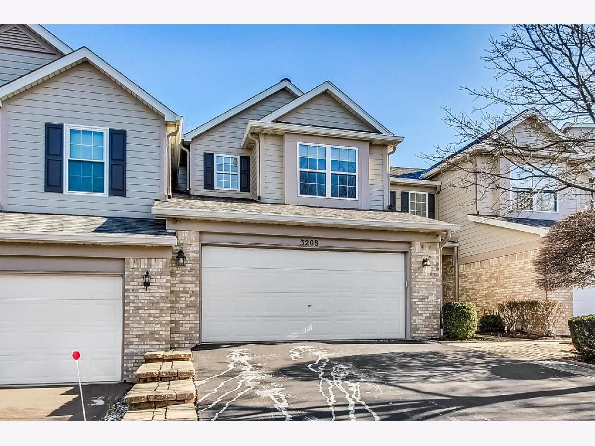Townhomes Sold Fox Ridge Creek Woodridge Illinois, 3208 Foxridge