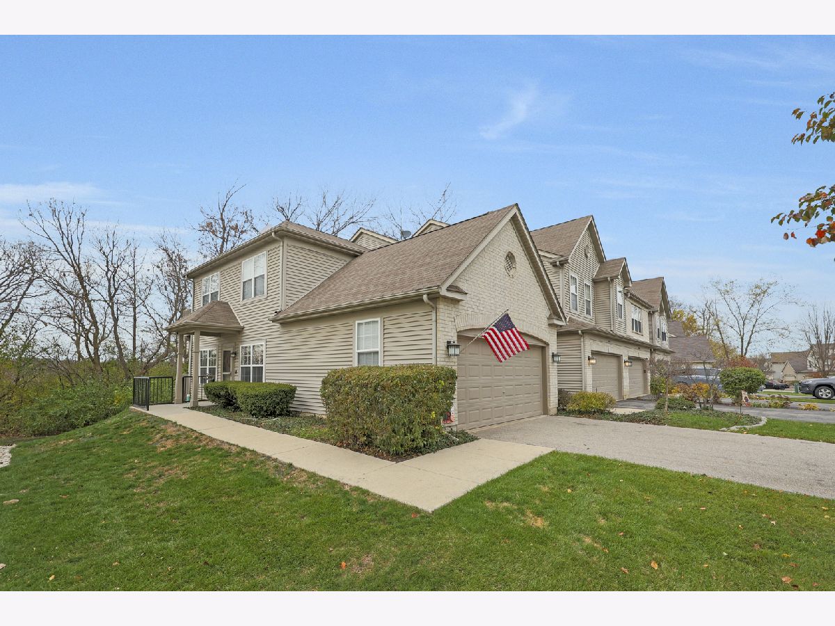 Townhomes & Condos Sold Cobblestone Woods Crystal Lake Illinois, 2826 Cobblestone