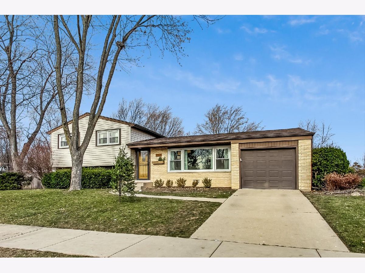Homes & Condominiums Sold Greenbrier Arlington Heights Illinois, 2320 Huron