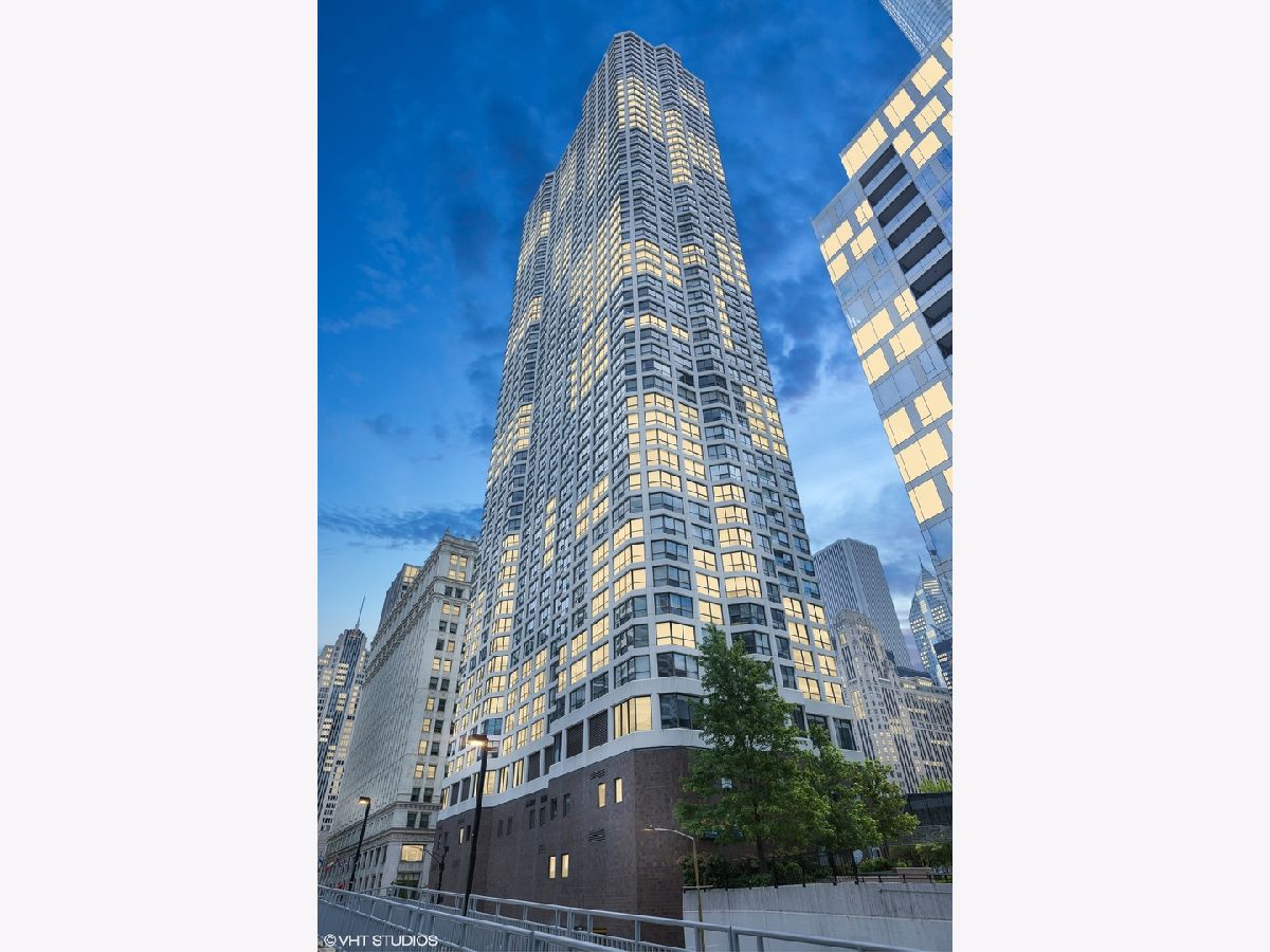 Condominiums Sold River Plaza Chicago Illinois, 405 Wabash