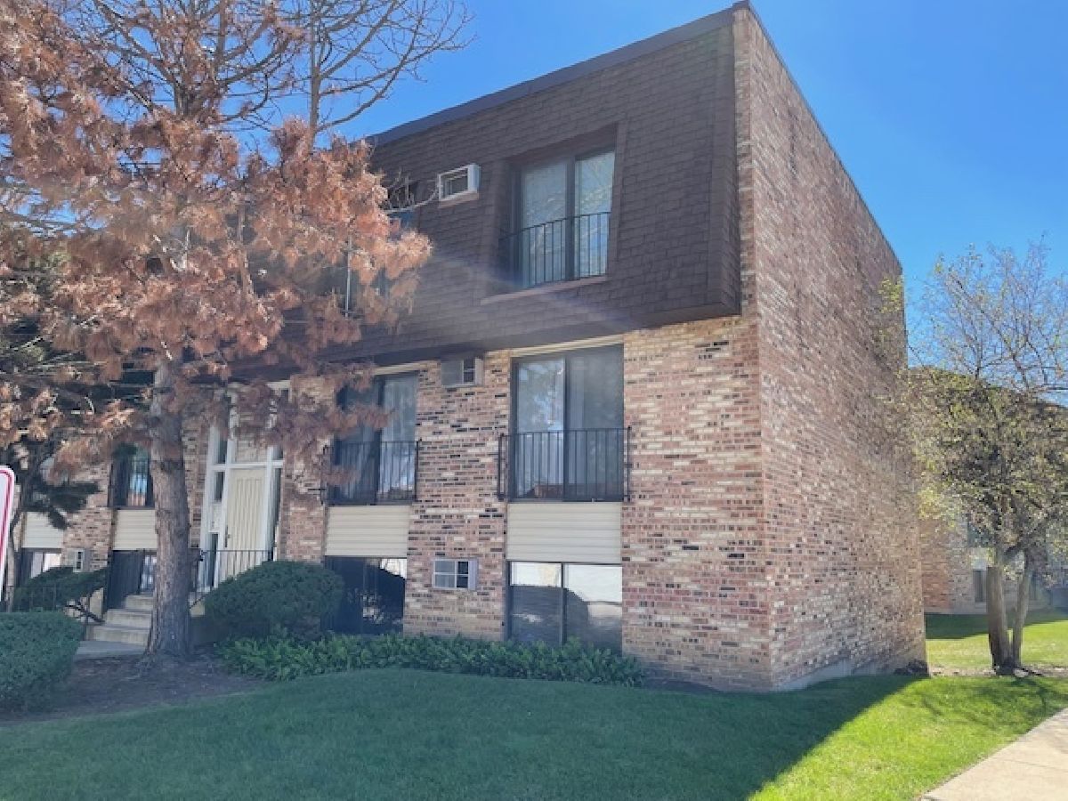 Condominiums Rented Watersedge Glendale Heights Illinois, 199 Waters Edge
