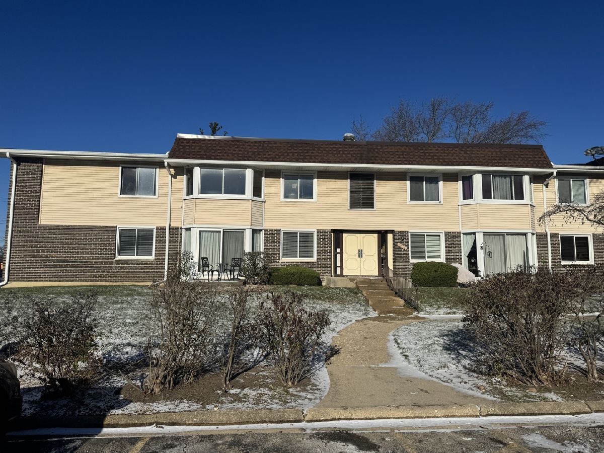 Homes & Condos & Townhomes Rented Winston Hills Woodridge Illinois, 3012 Roberts