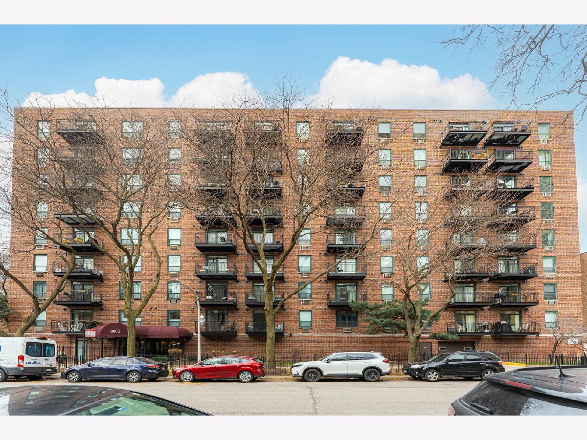 Condominiums Sold The Coronado Chicago Illinois, 3900 Pine Grove