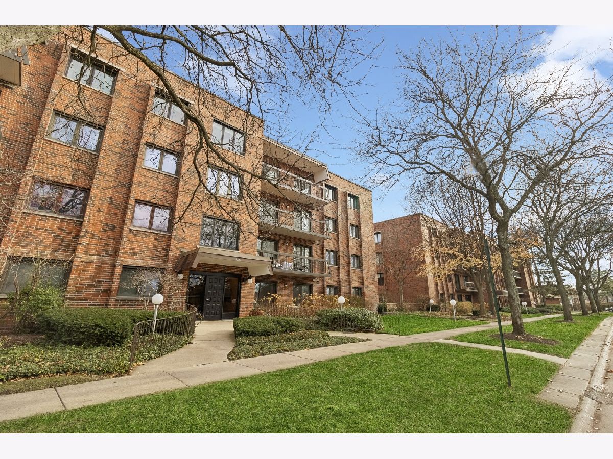 Condominiums Sold Drake Manor Evanston Illinois, 9221 Drake