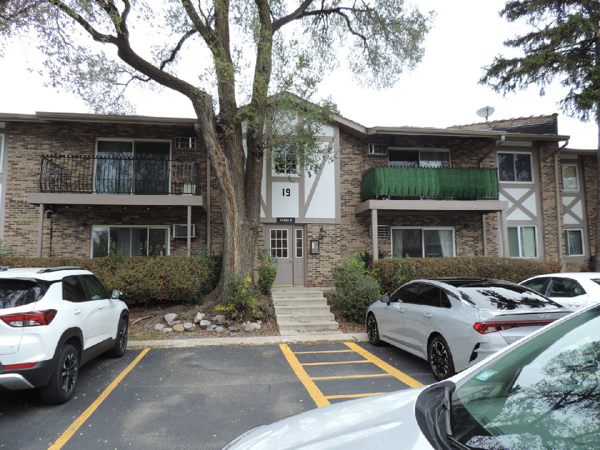 Condos & Townhomes Sold Stratford Green Willowbrook Illinois, 9S180 Lake